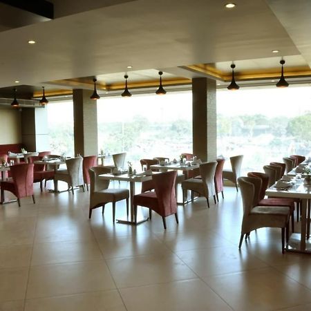 Kc Manor Hotel Jamshedpur Exterior foto