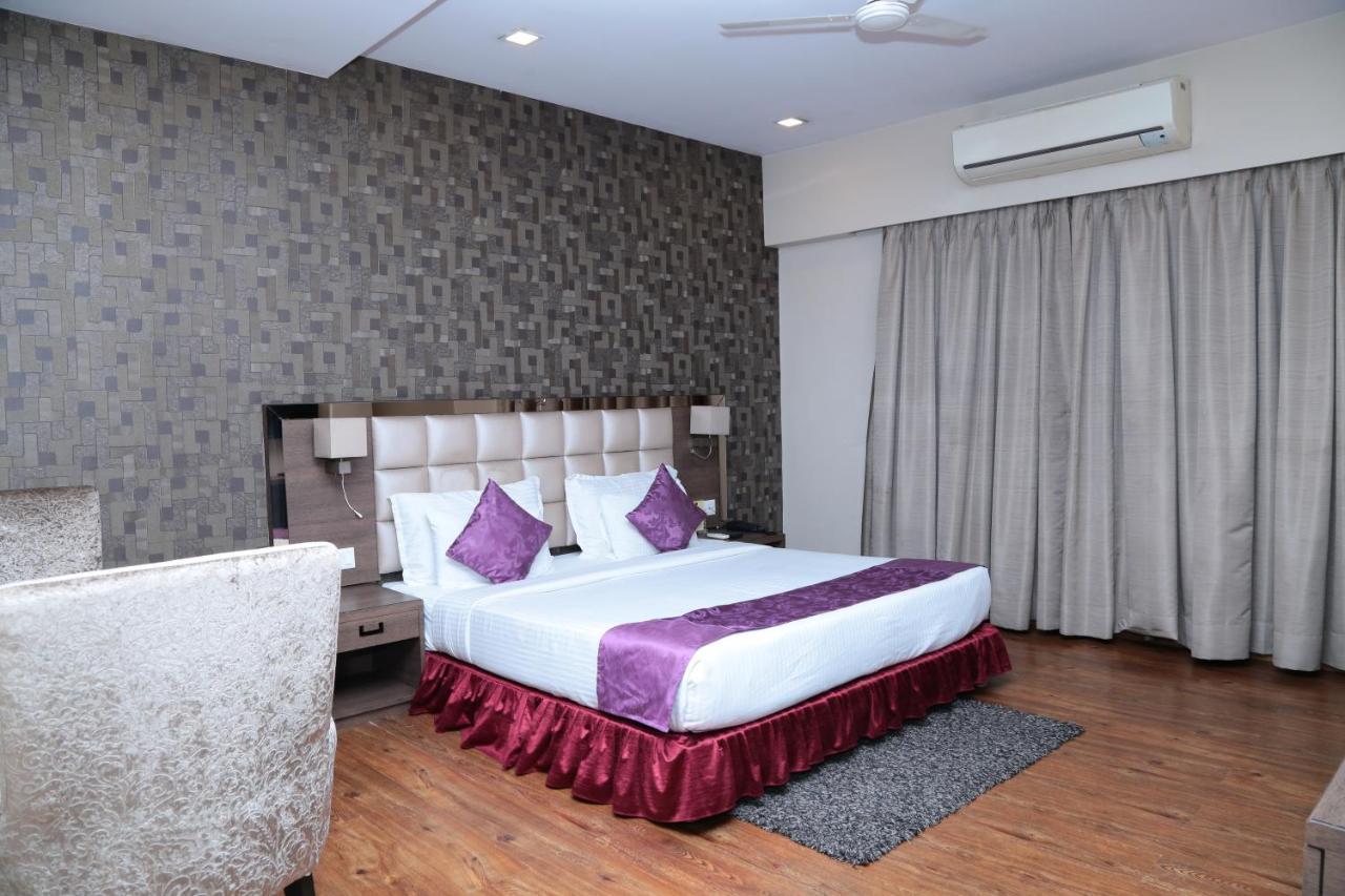 Kc Manor Hotel Jamshedpur Exterior foto