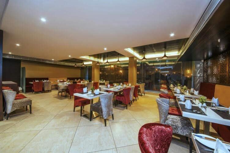 Kc Manor Hotel Jamshedpur Exterior foto