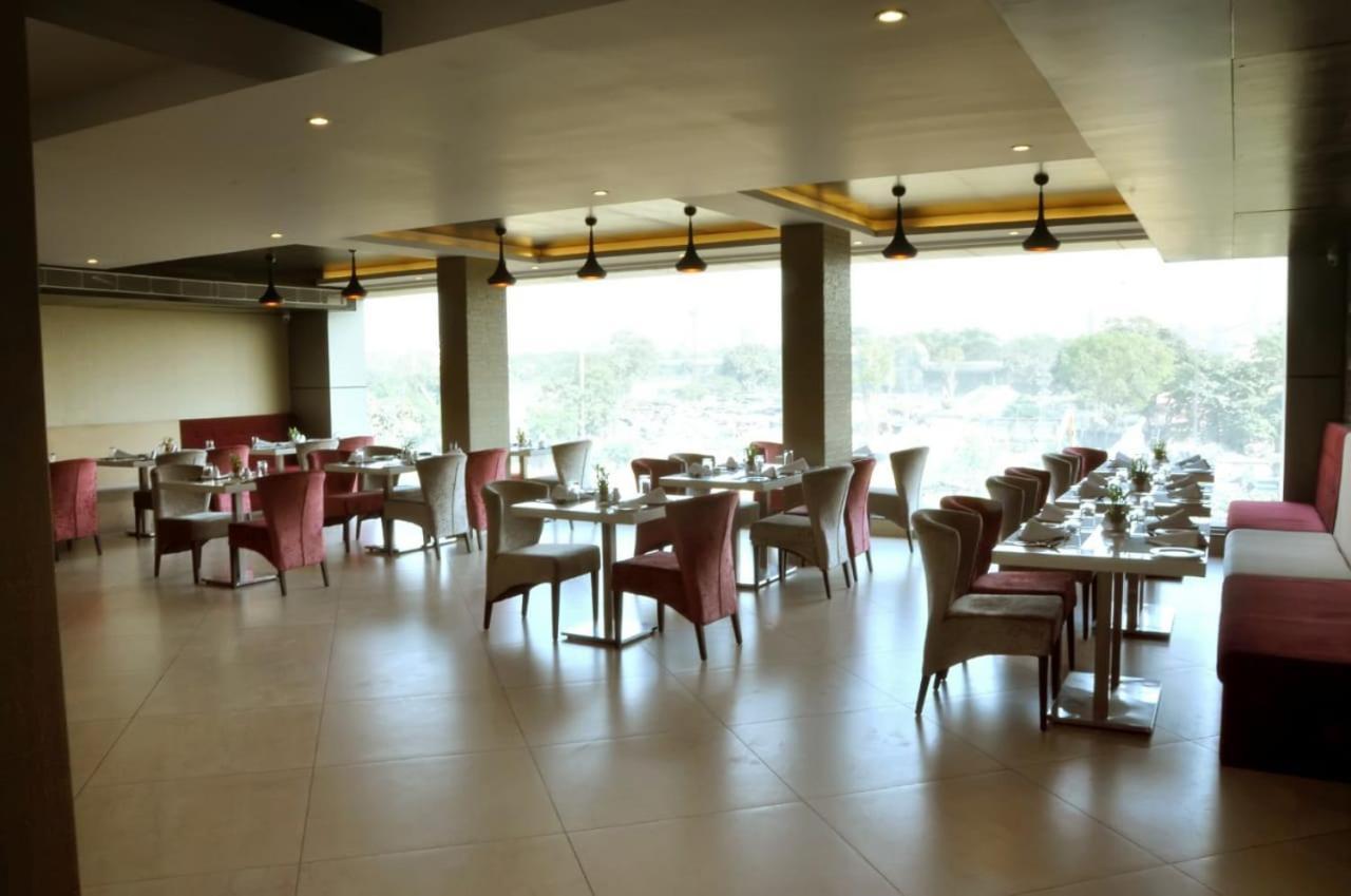 Kc Manor Hotel Jamshedpur Exterior foto